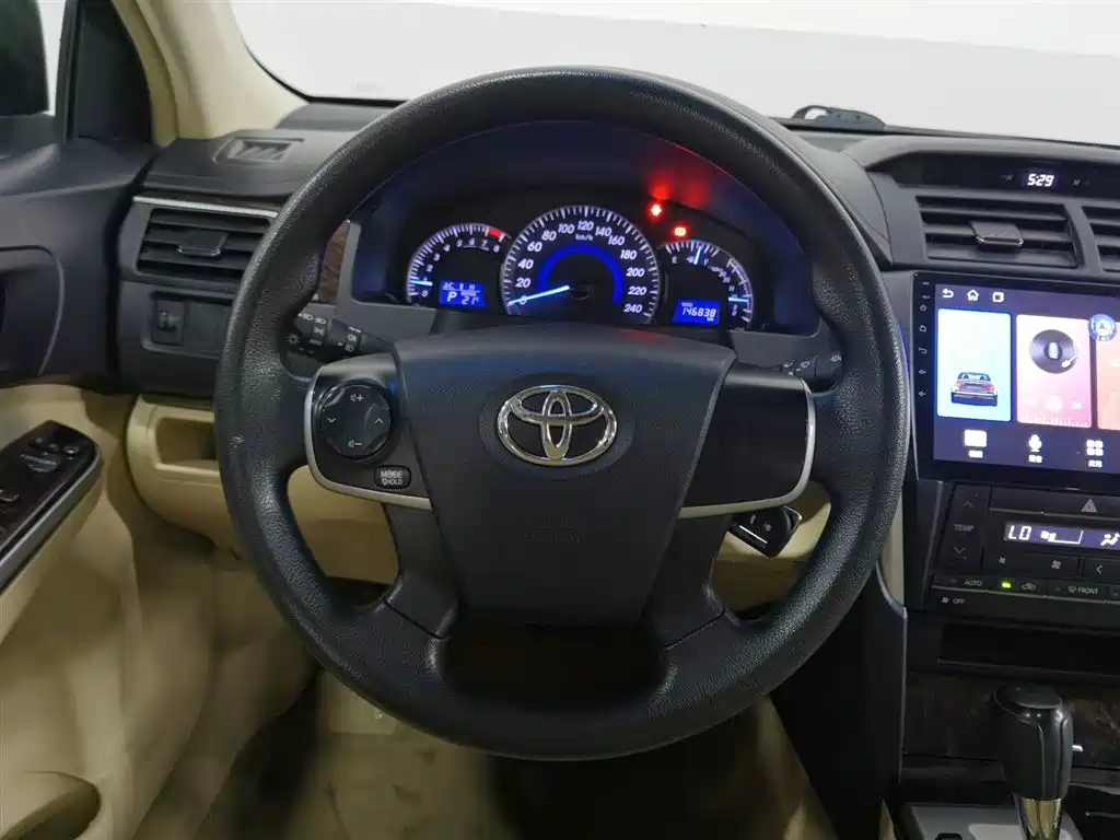 Toyota Camry 2015 — фото 11