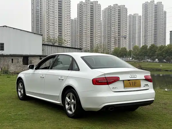 Audi A4L 2015