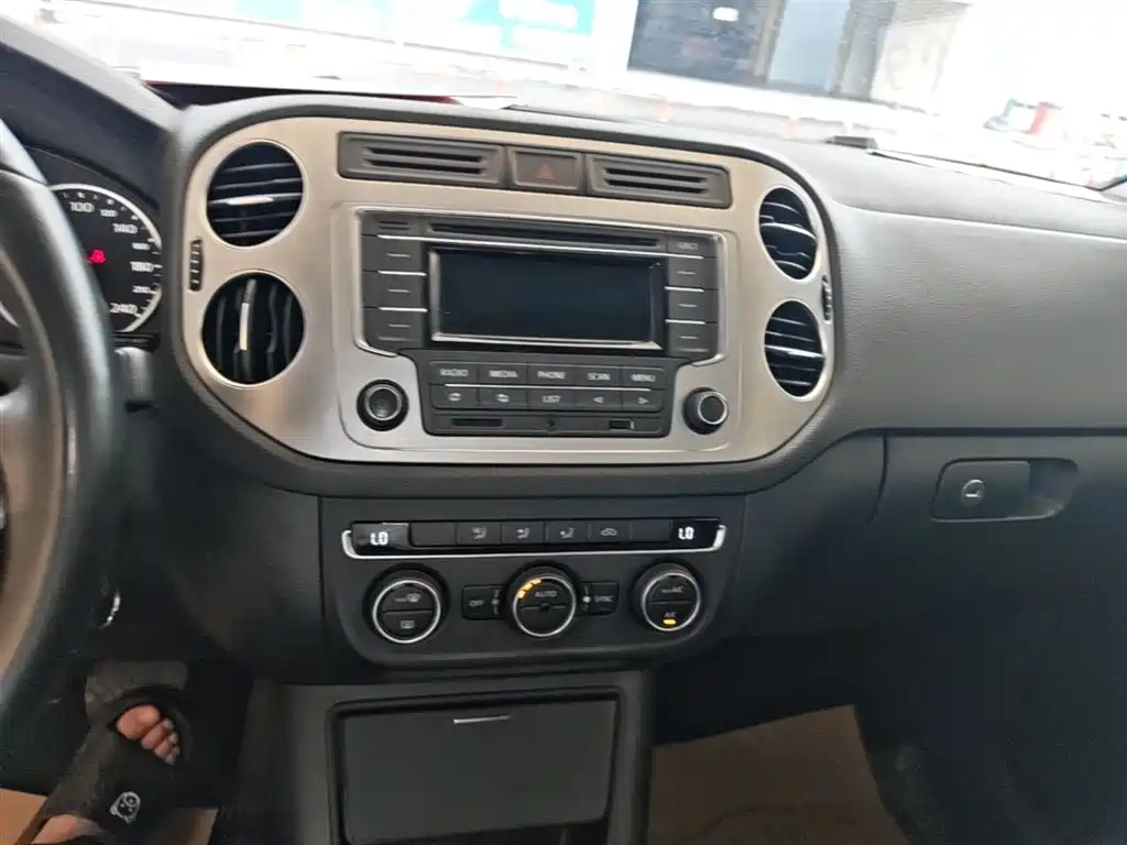 Volkswagen Tiguan 2015 — фото 13