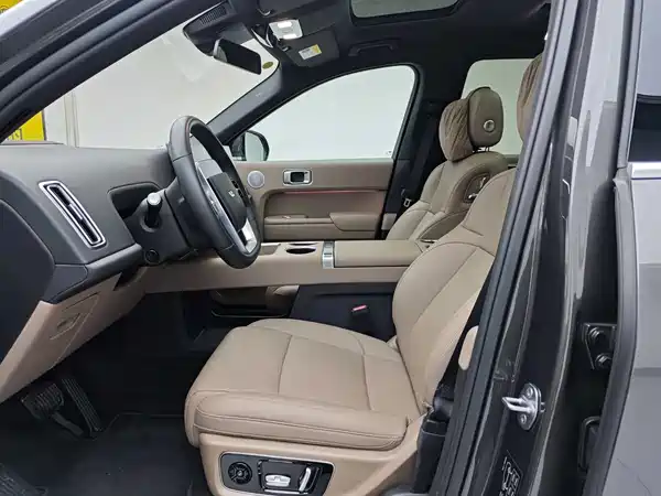 Li Auto L8 2025