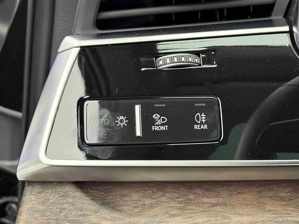 Audi Q7 2025 — фото 15