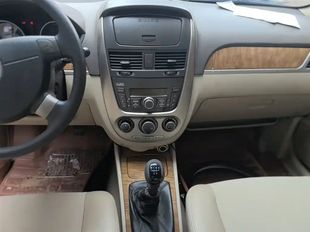 Buick Excelle 2015 — фото 13