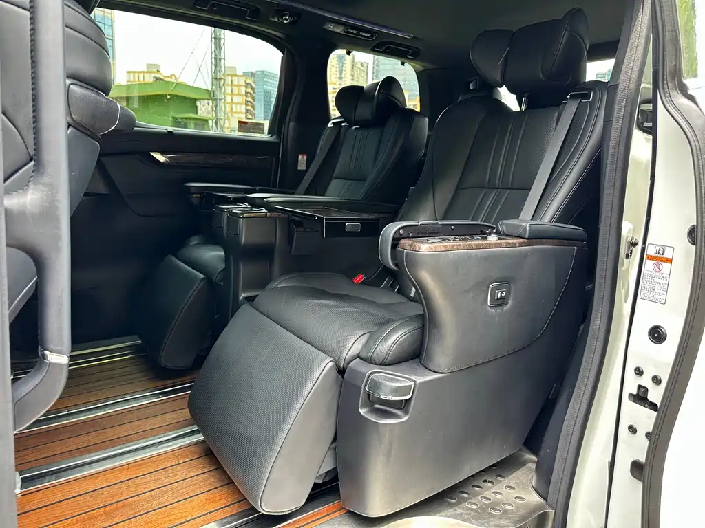 Toyota Alphard 2019 — фото 12