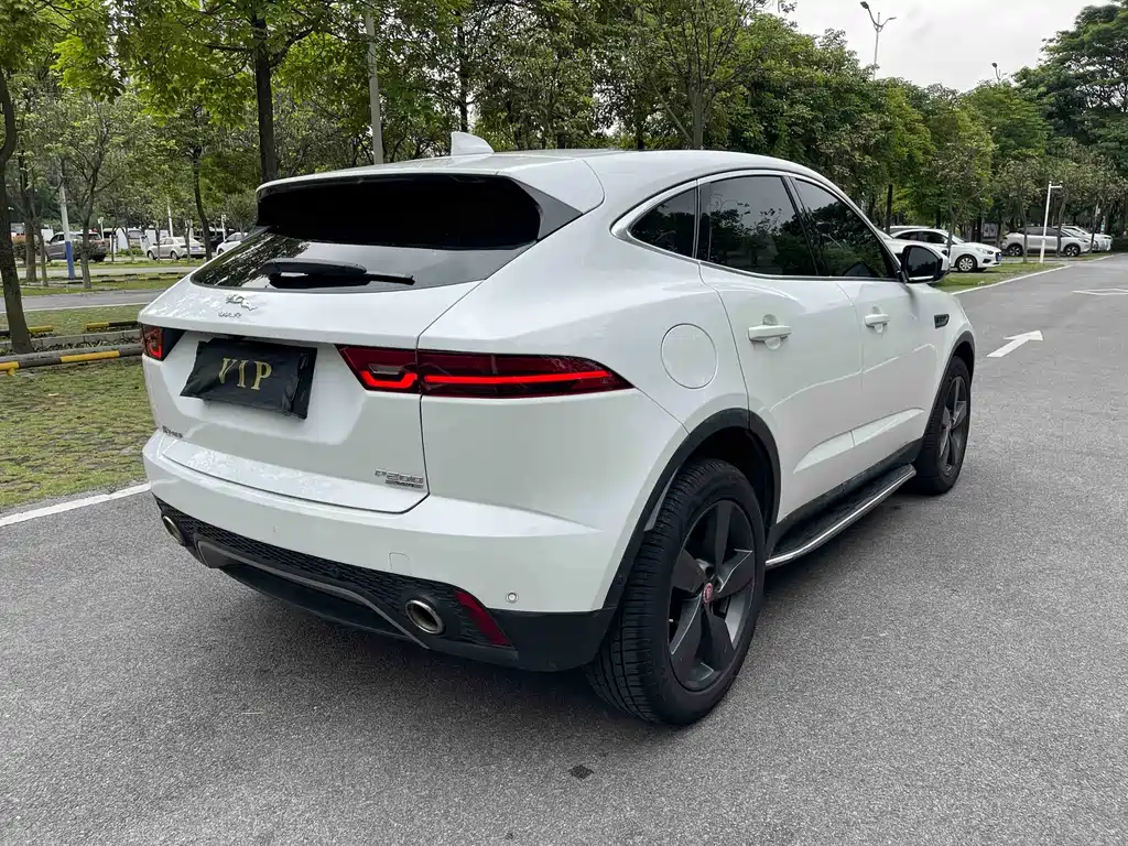 Jaguar E-PACE 2021 — фото 9