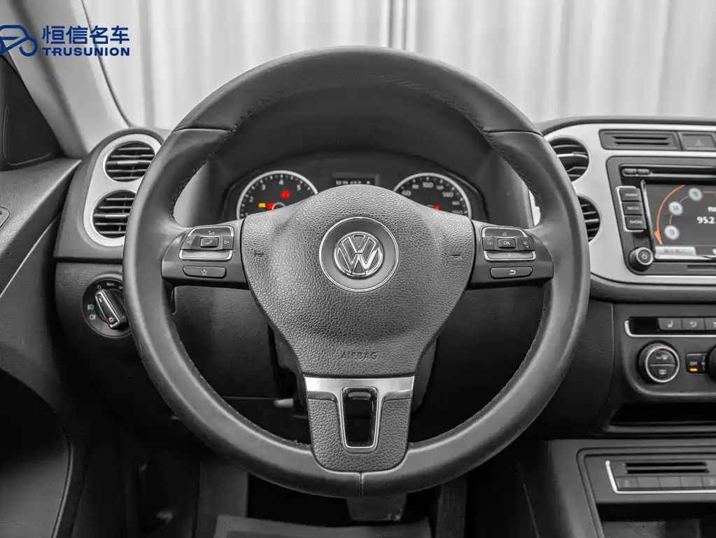 Volkswagen Tiguan 2016 — фото 16