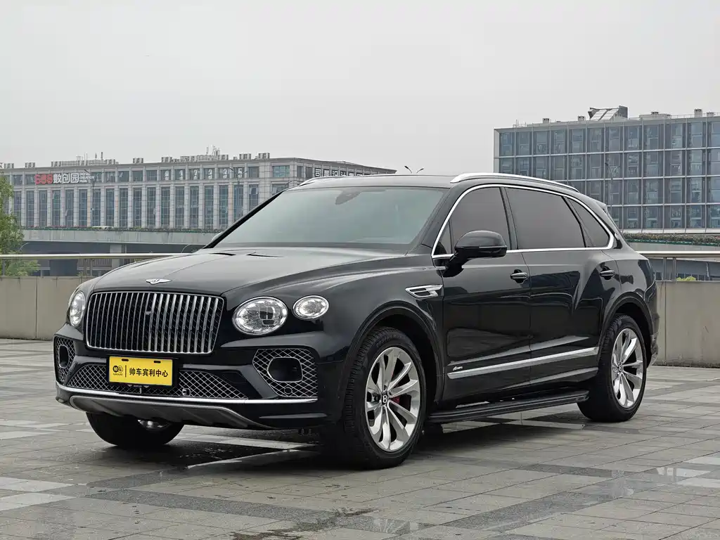 Bentley Bentayga 2023 — фото 1