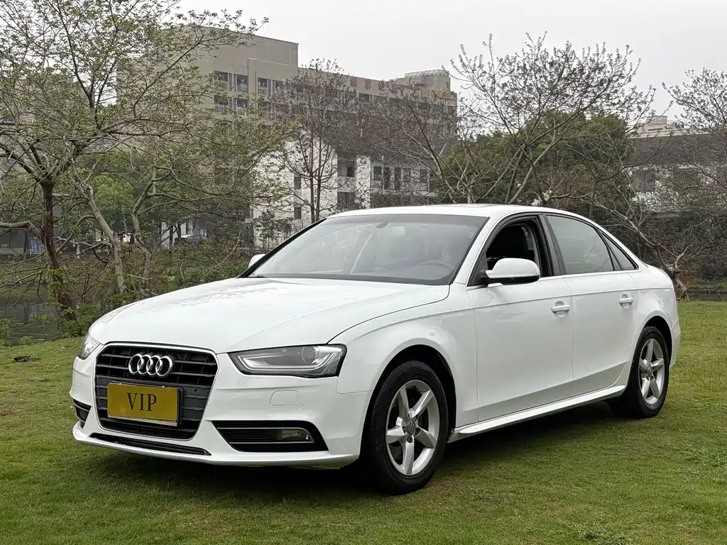 Audi A4L 2015 — фото 1
