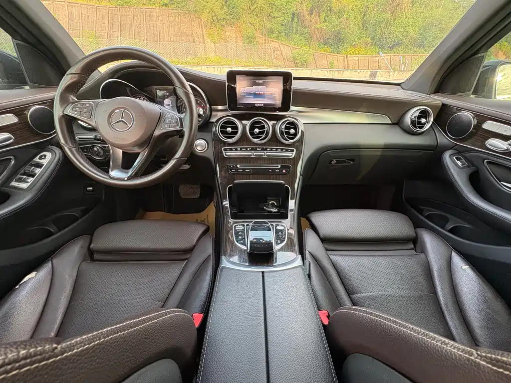 Mercedes-Benz GLC 2018 — фото 14