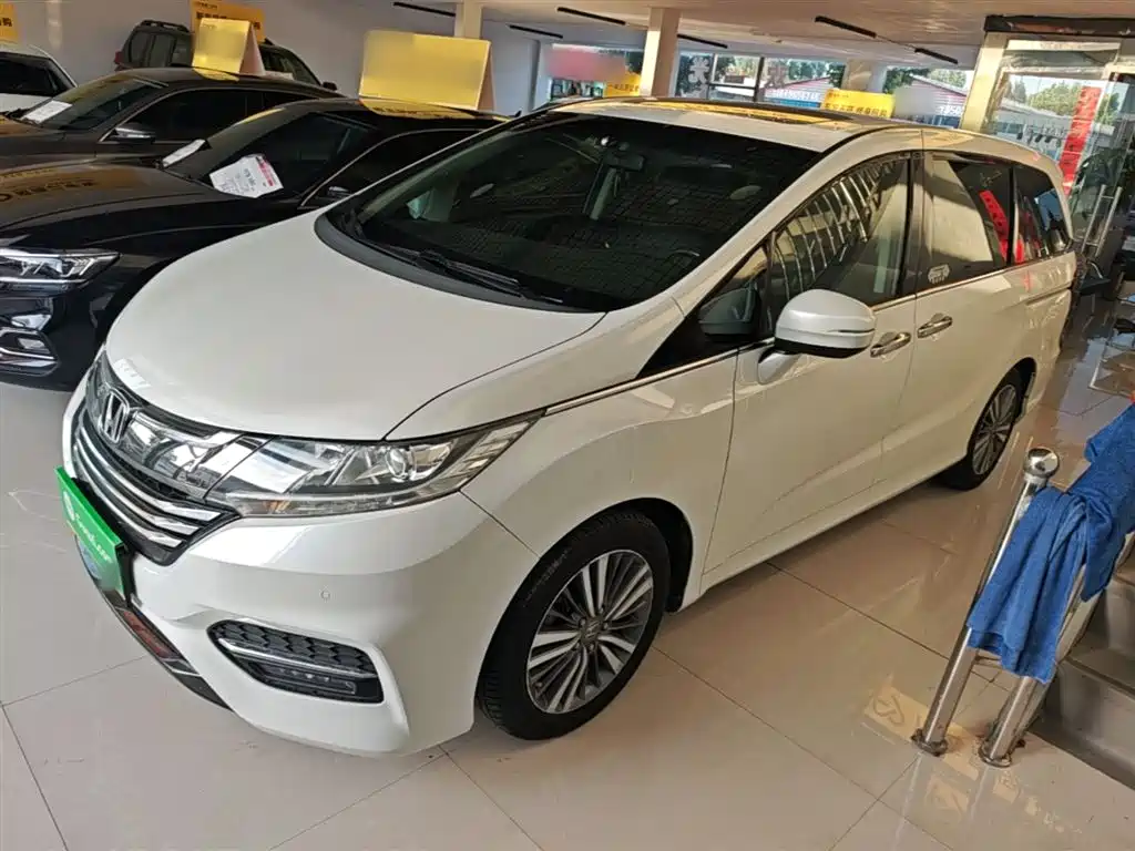 Honda Odyssey 2018 — фото 1