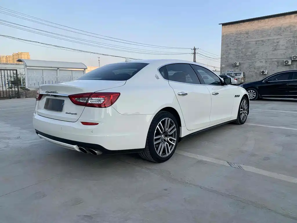 Maserati Quattroporte 2017 — фото 15
