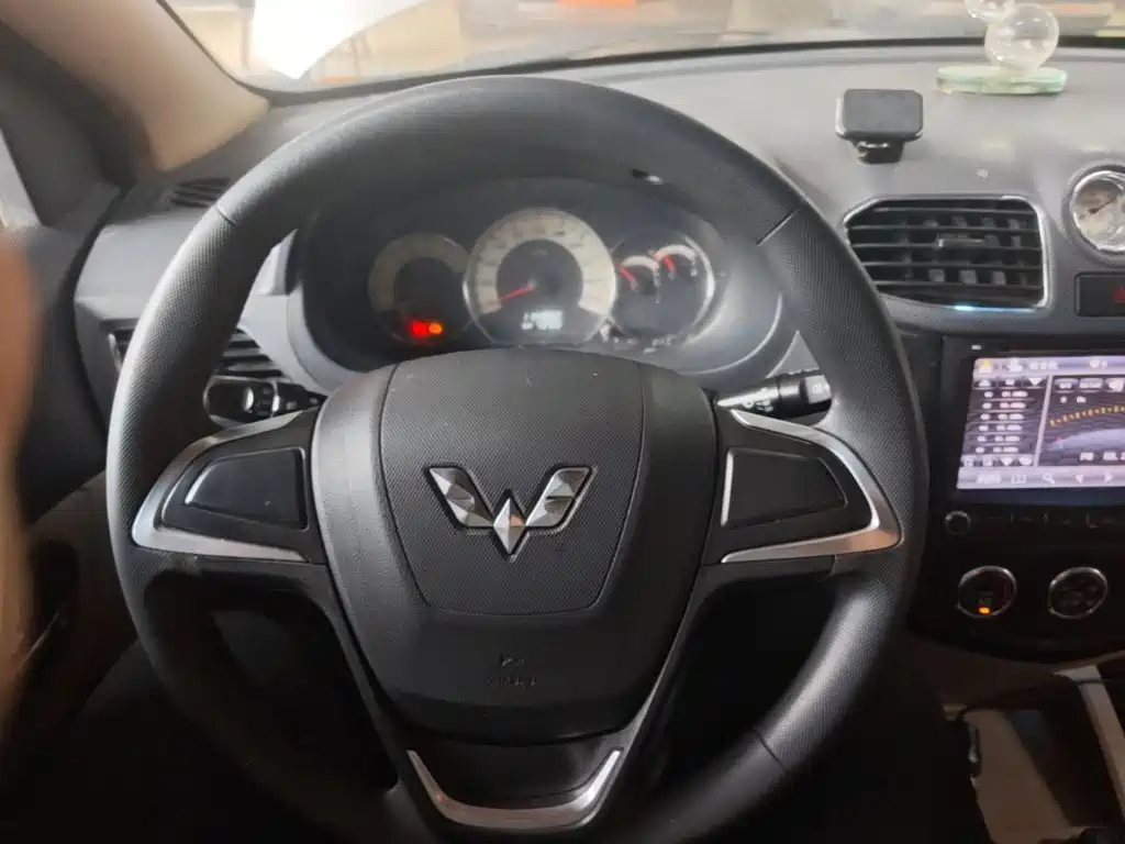 Wuling Hongguang 2015 — фото 11