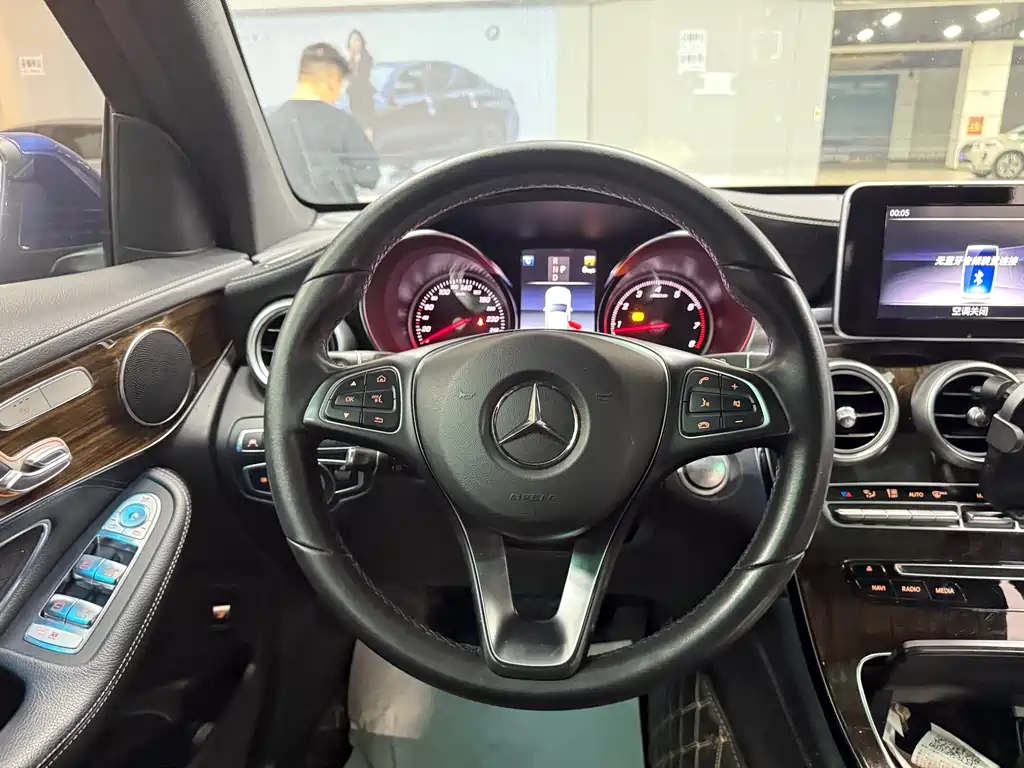 Mercedes-Benz GLC 2019 — фото 12