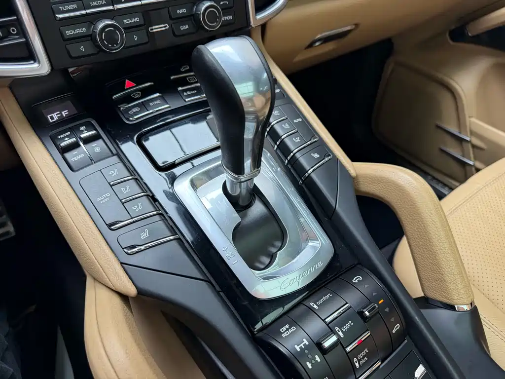 Porsche Cayenne 2015 — фото 11