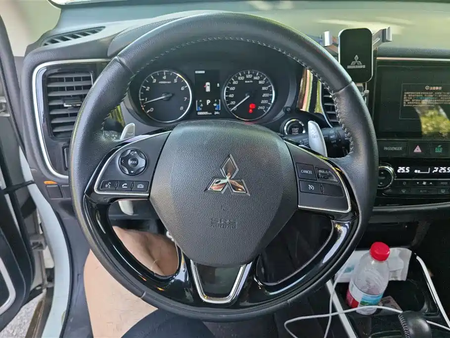 Mitsubishi Outlander 2021 — фото 15