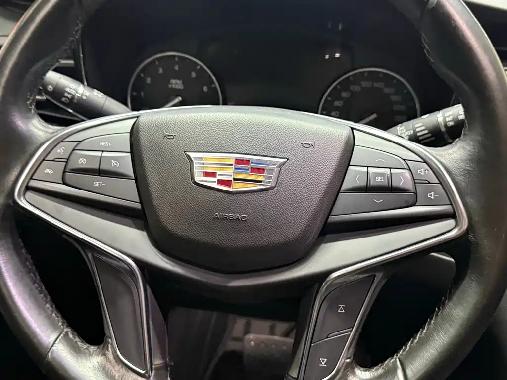 Cadillac XT5 2018 — фото 21