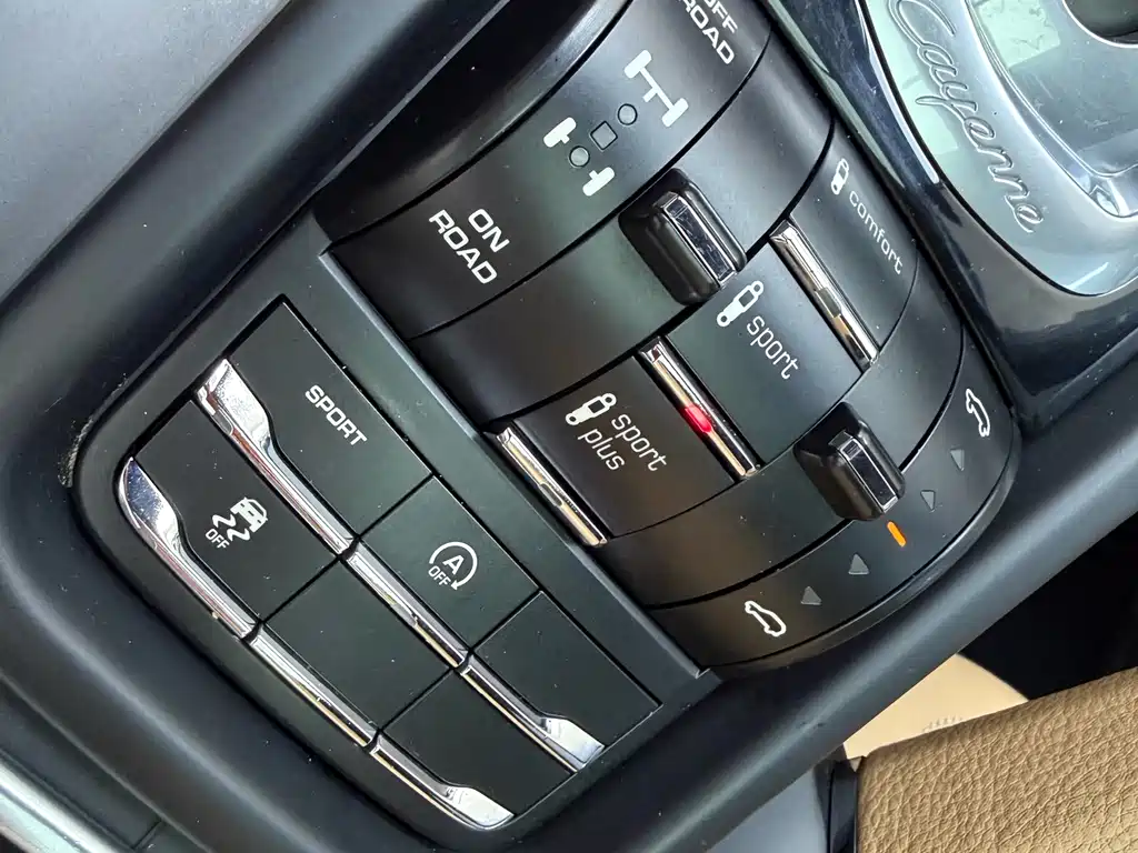 Porsche Cayenne 2015 — фото 12