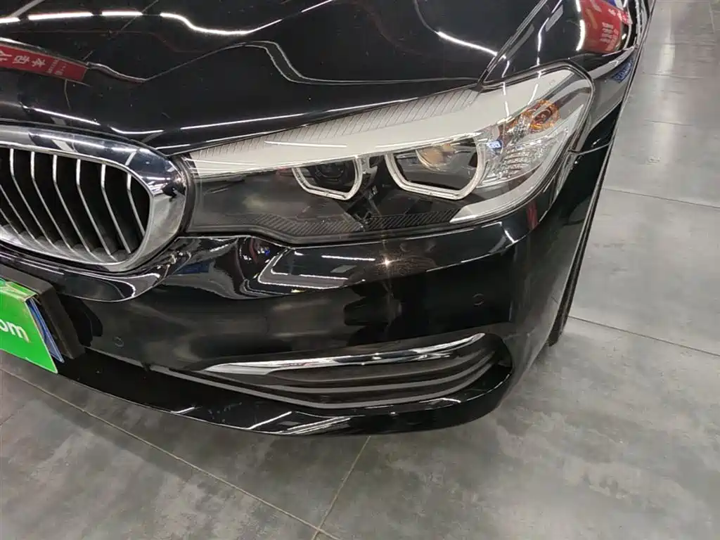 BMW 5 Series 2018 — фото 24