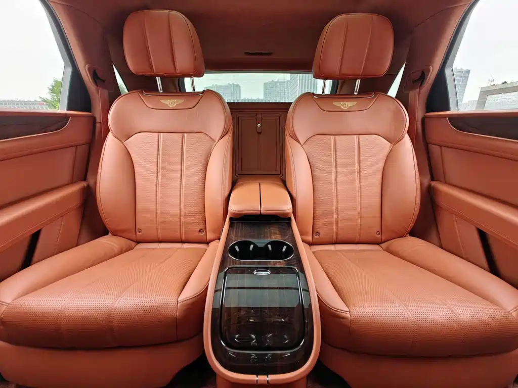 Bentley Bentayga 2020 — фото 16