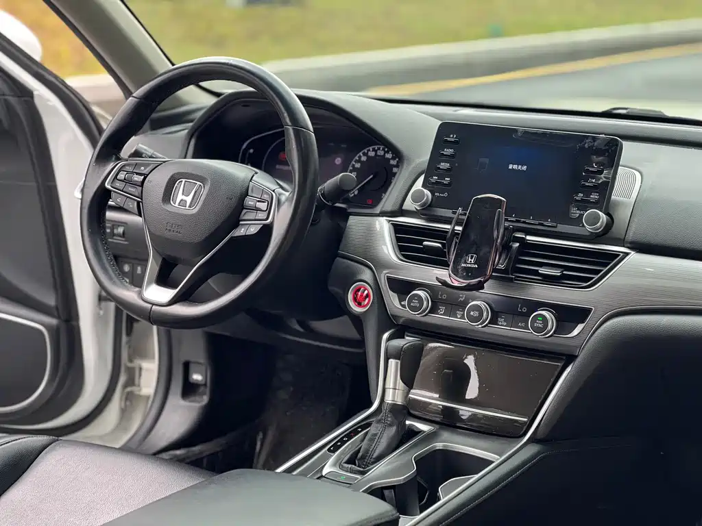 Honda Accord 2020 — фото 13
