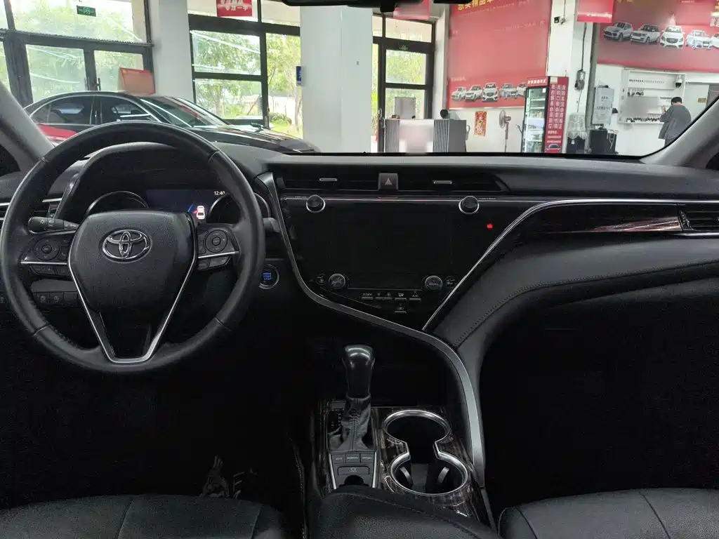 Toyota Camry 2020 — фото 22