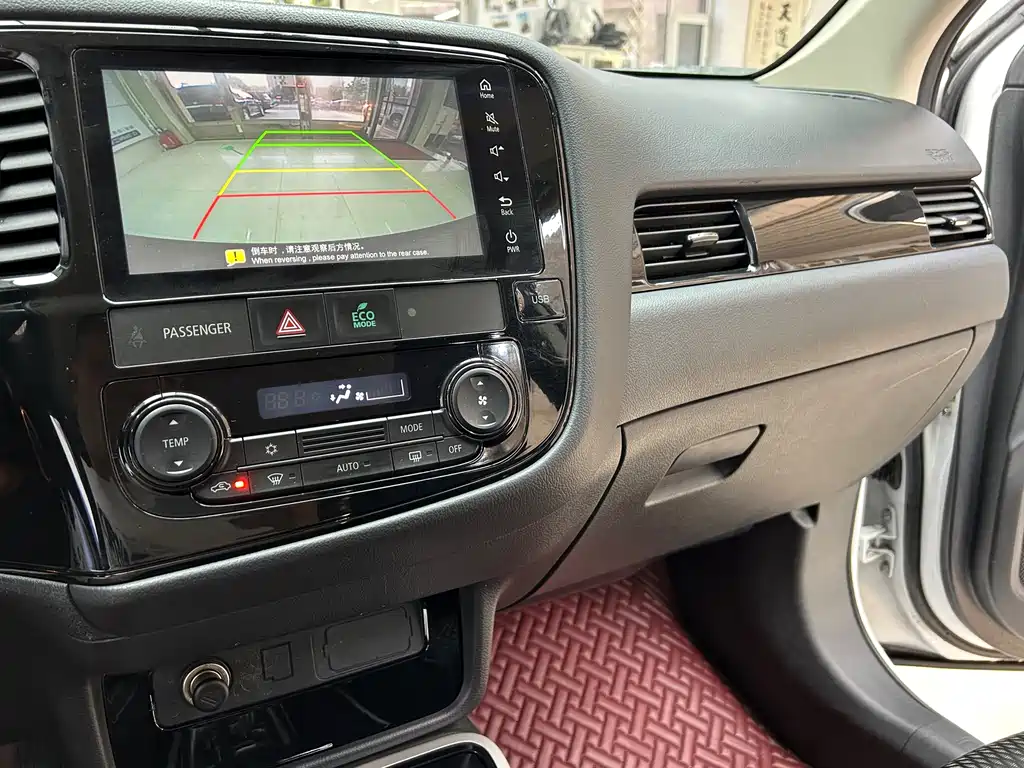 Mitsubishi Outlander 2022 — фото 15