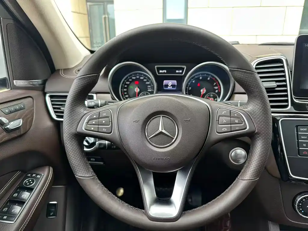 Mercedes-Benz GLE 2017 — фото 10