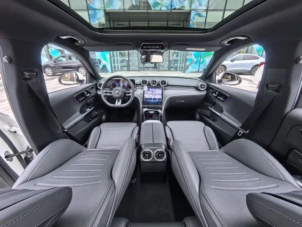 Mercedes-Benz C-Class 2024 — фото 17