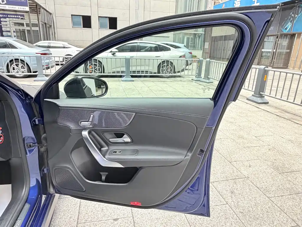 Mercedes-Benz A-Class 2021 — фото 11