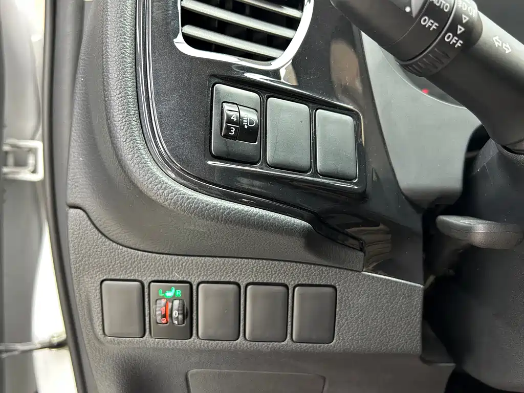 Mitsubishi Outlander 2022 — фото 18