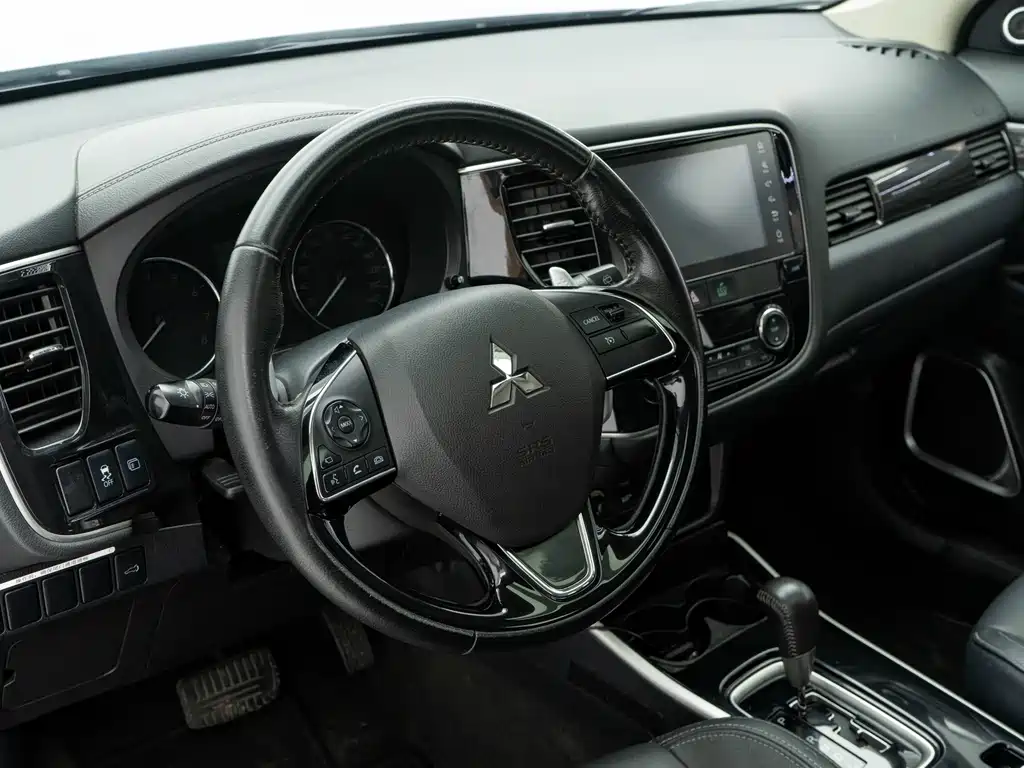 Mitsubishi Outlander 2019 — фото 13
