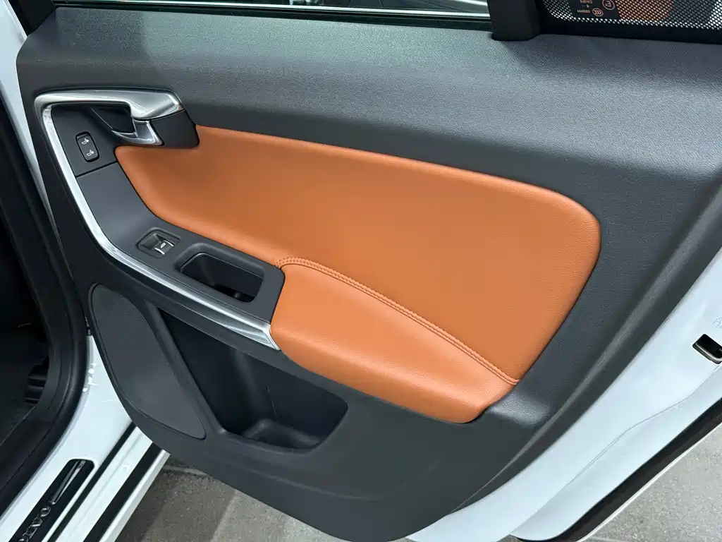 Volvo S60 2017 — фото 13
