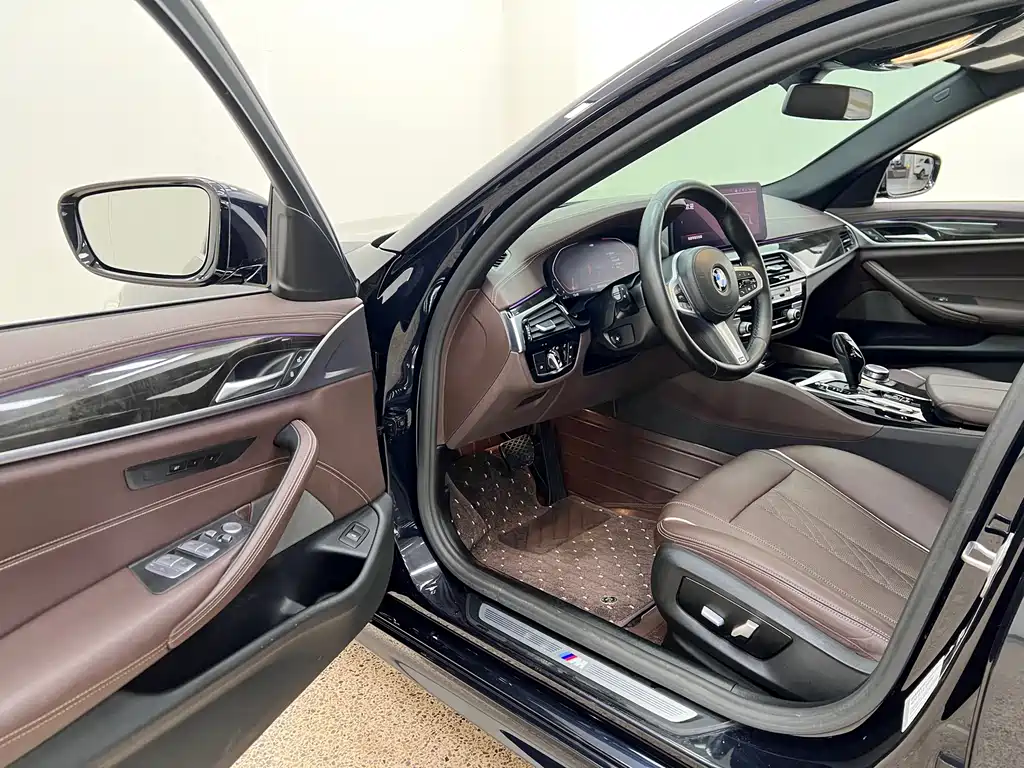 BMW 5 Series 2022 — фото 17
