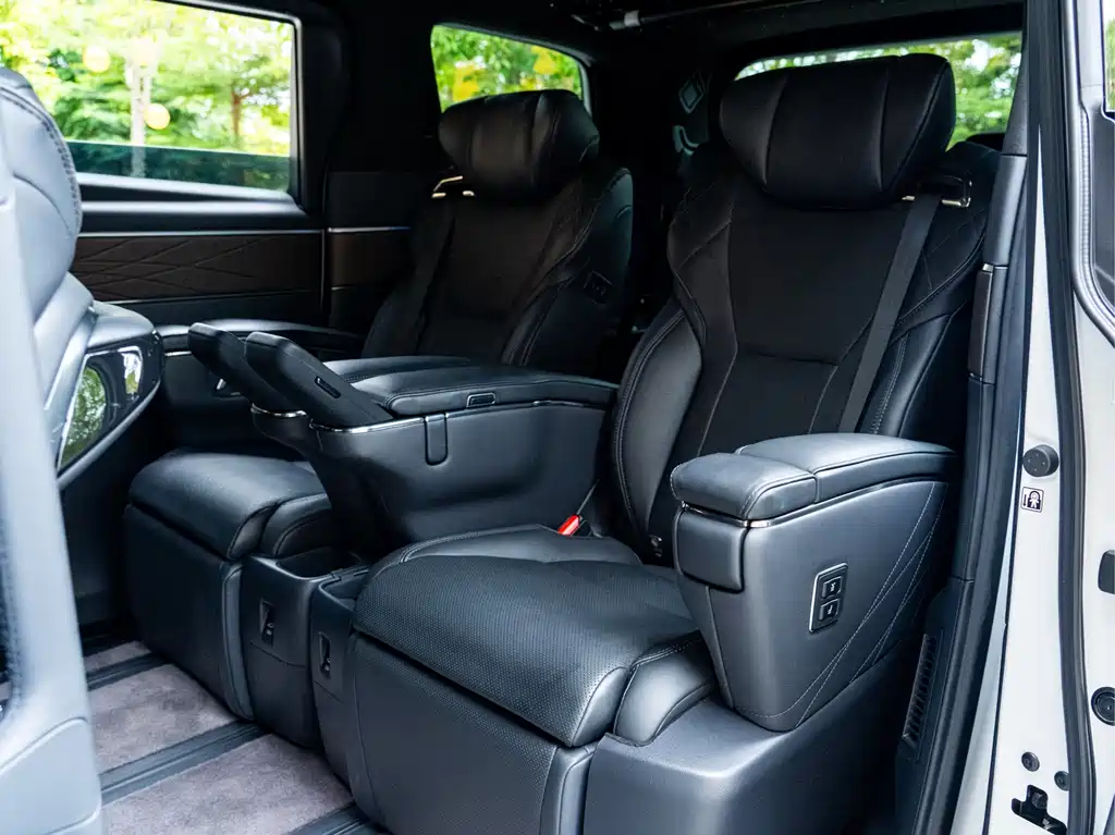 Toyota Vellfire 2023 — фото 21