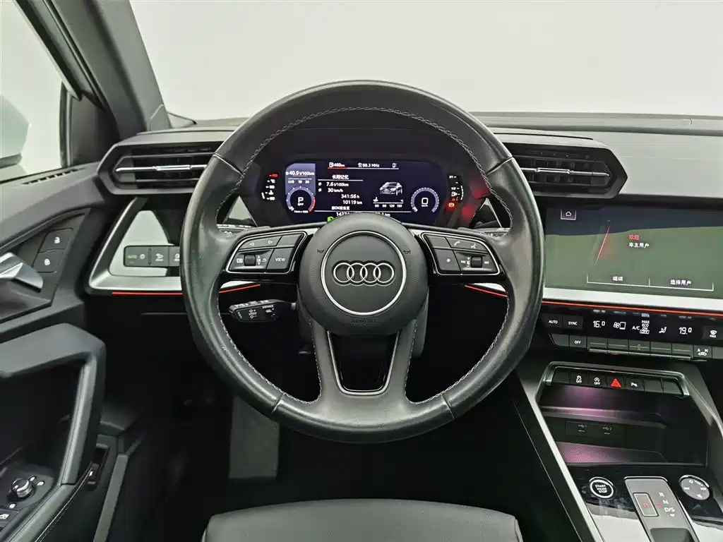 Audi A3 2024 — фото 11