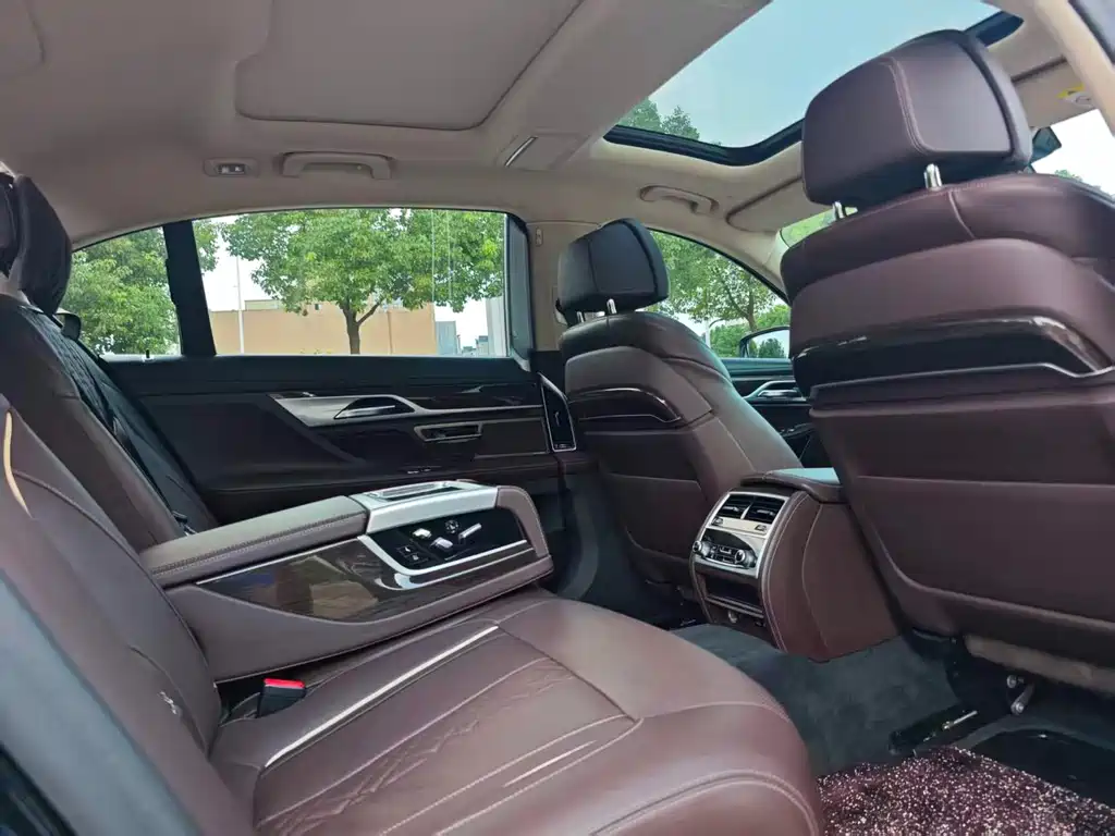 BMW 7 Series 2020 — фото 10