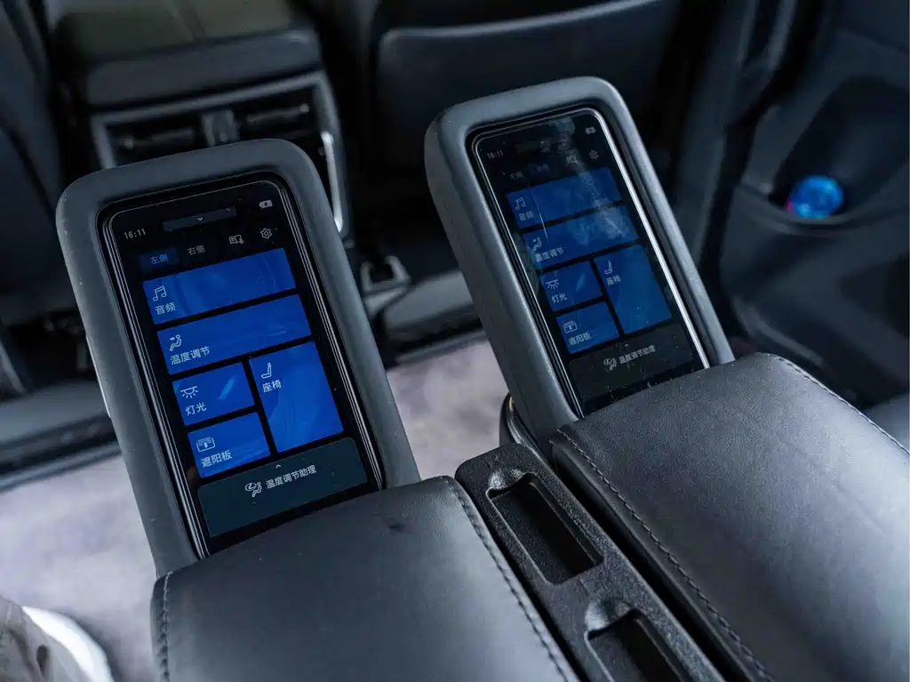 Toyota Vellfire 2023 — фото 20