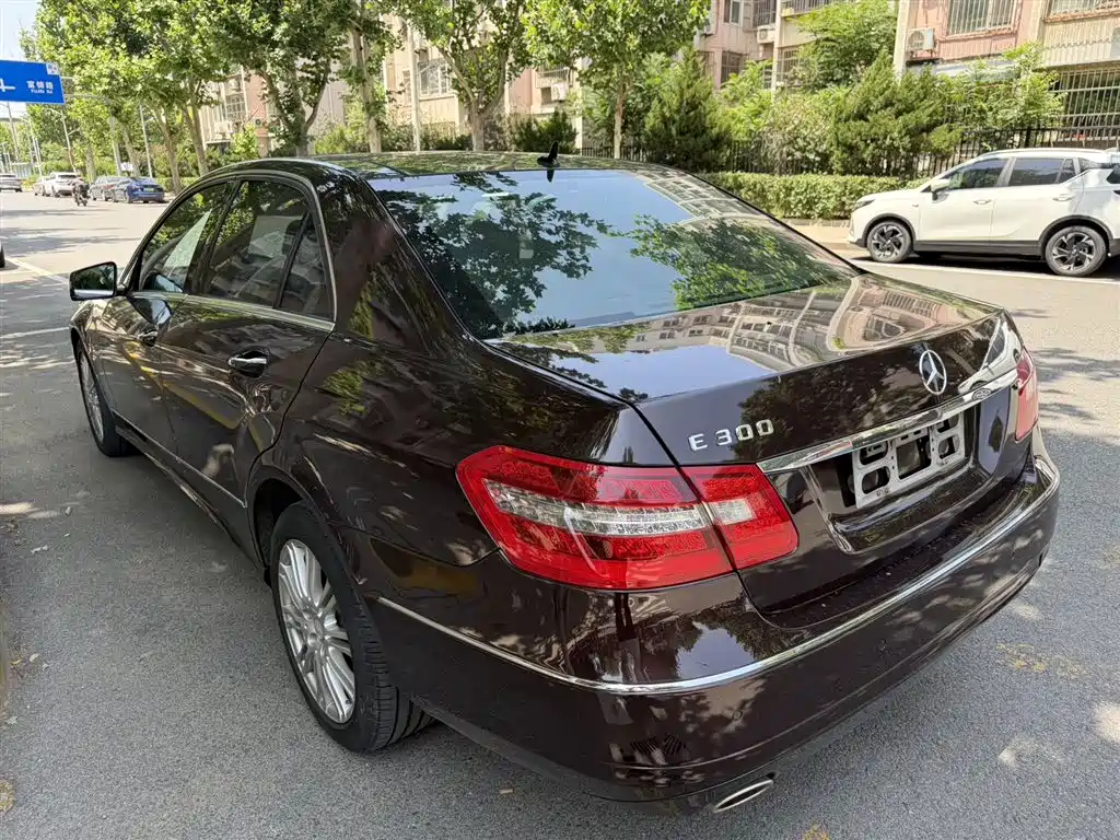 Mercedes-Benz E-Class 2010