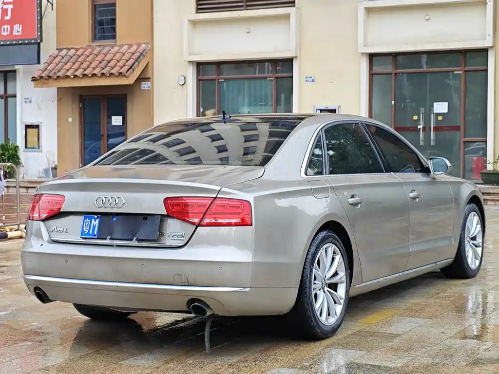 Audi A8 2012