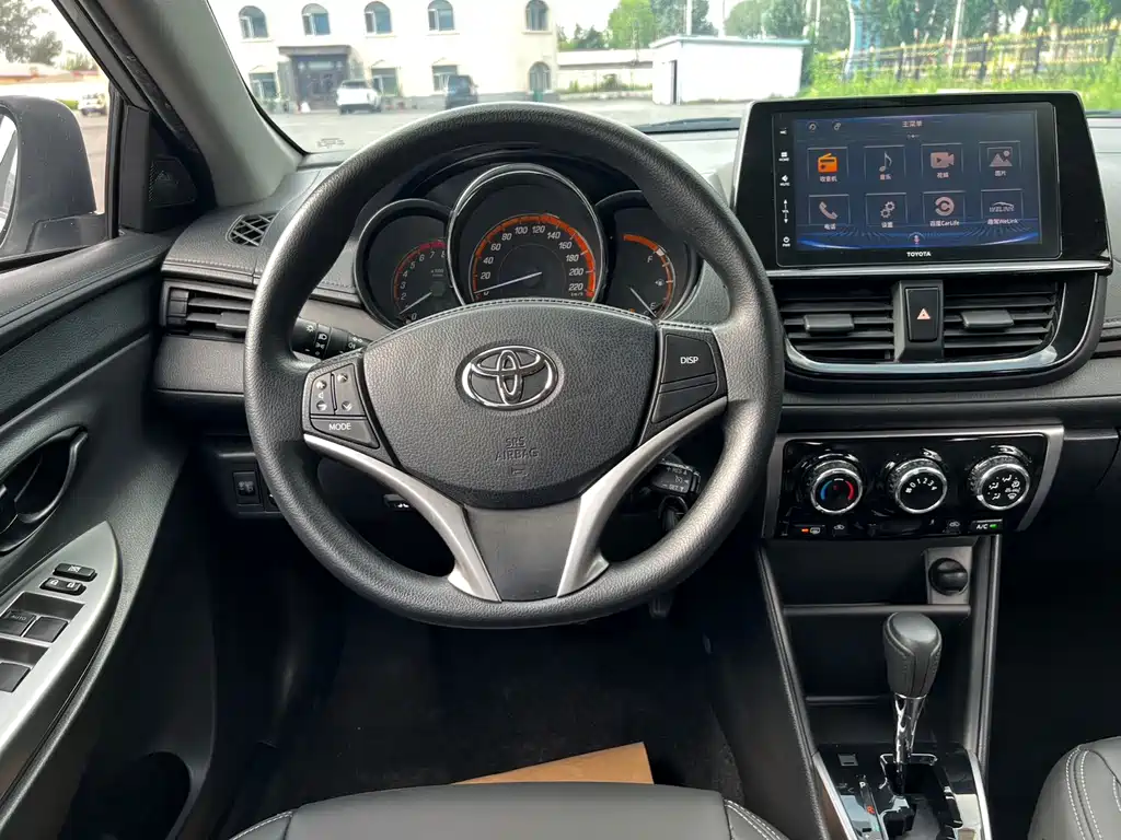 Toyota Yaris L 2022 — фото 10