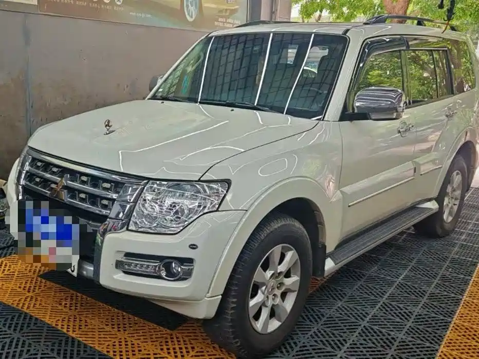 Mitsubishi Pajero 2025