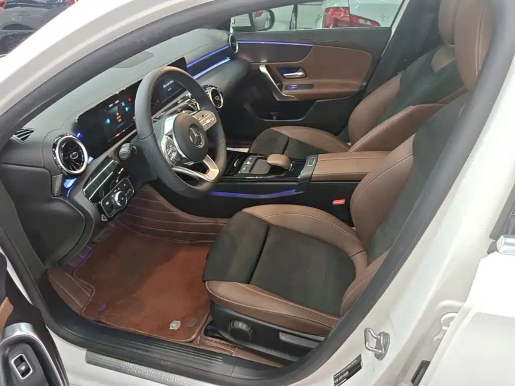 Mercedes-Benz A-Class 2019 — фото 15