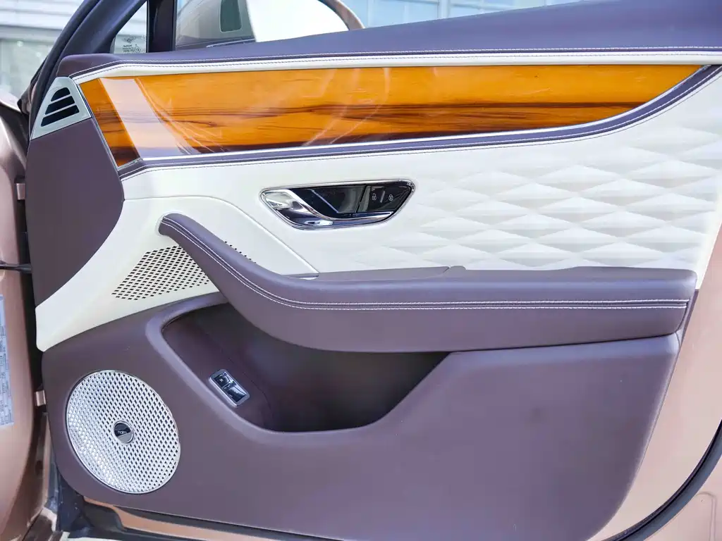 Bentley Flying Spur 2023 — фото 14