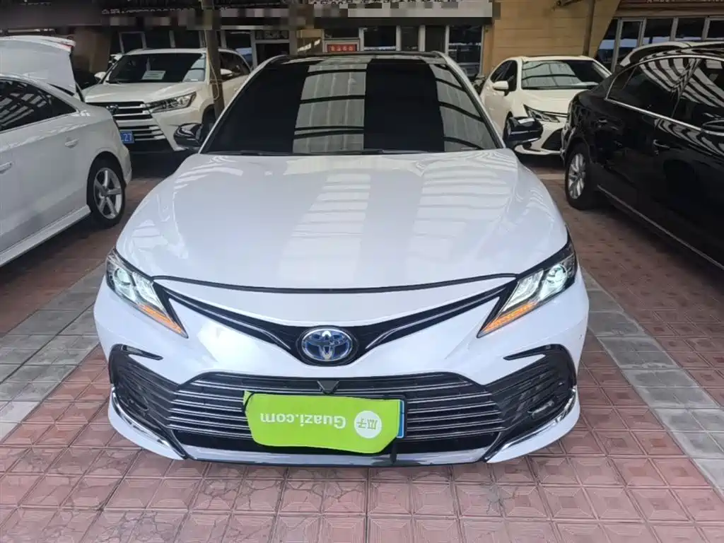 Toyota Camry 2023 — фото 3