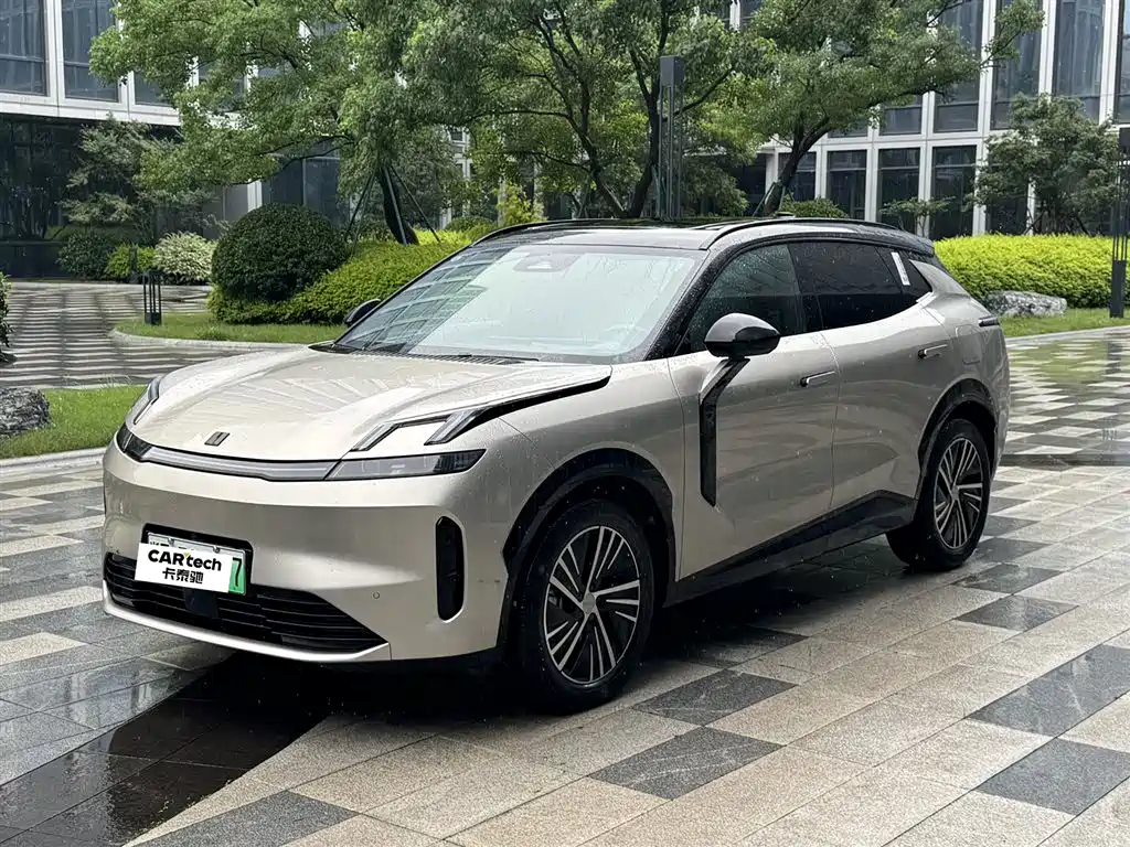 Lynk & Co 08 EM-P 2024