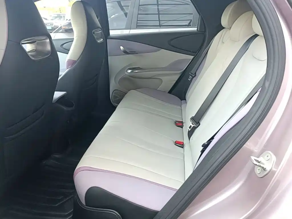 BYD Dolphin 2022 — фото 17