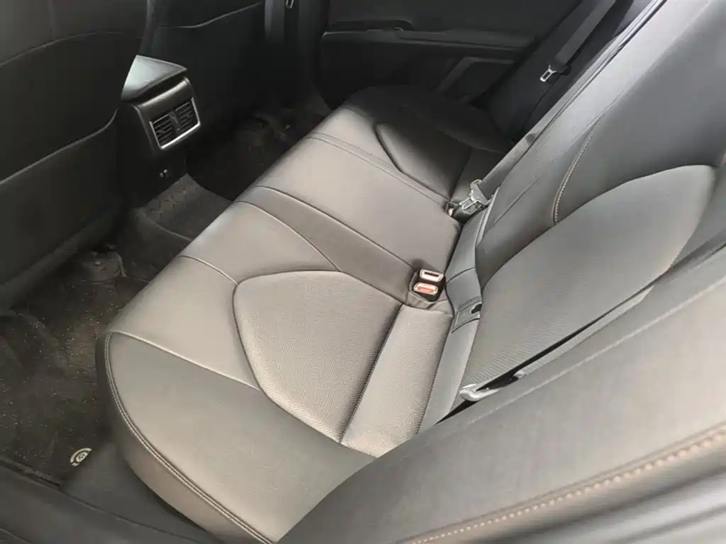 Toyota Camry 2023 — фото 17