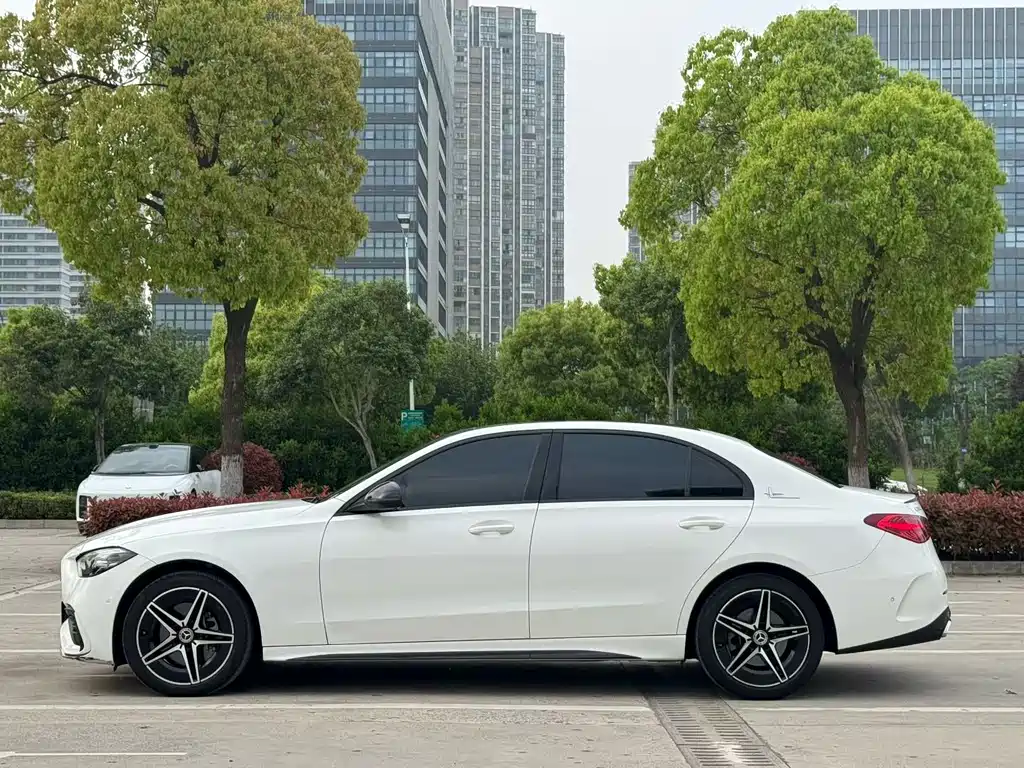 Mercedes-Benz C-Class 2023 — фото 3