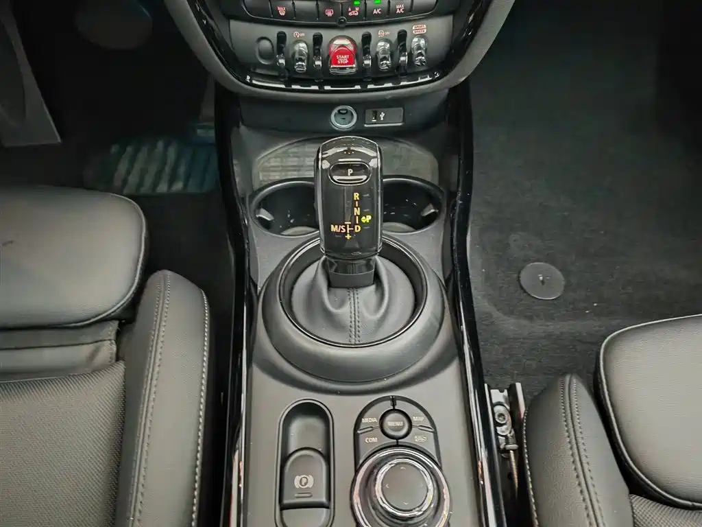 MINI Clubman 2023 — фото 13