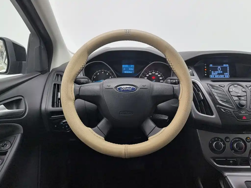 Ford Focus 2013 — фото 11