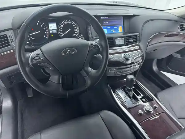 Infiniti Q70 2020